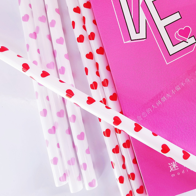 Reusable Eco-Friendly PP Plastic Valentine's Day Drinking Straws with Pink Hearts Design. Decorative Reusable Valentine's Day Straws, PP Hard Plastic Cute Printed Love Heart Design.